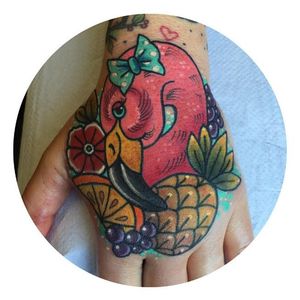 Flamingo tattoo #AlicePerrin #flamingo #fruit #pineapple (Photo: Instagram @alish_p)