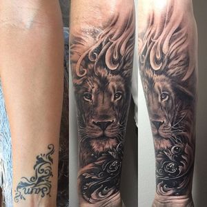 Lion cover up by Teneile Napoli. #blackandgrey #realism #blackandgreyrealism #TeneileNapoli #lion #coverup