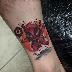 Tatuaje de Deadpool por Casey Charlton #deadpool #deadpooltattoo #newschool #newschooltattoo #newschooltattoos #newschoolartist #CaseyCharlton