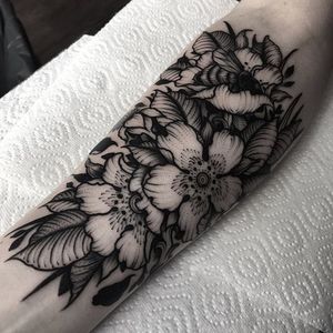 Floral blackwork by Dom Wiley #DomWiley #blackwork #floral #flower #tattoooftheday