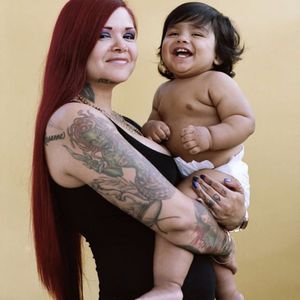 Tattooed mom #tattooedmom #momandchild #celiasanchez @photocelia #devoted #parenting