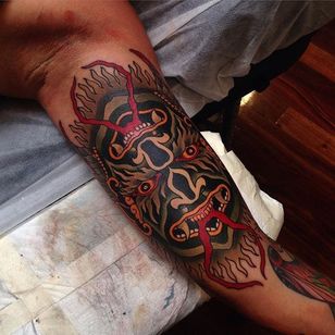 Diablo de doble cabeza.  Tatuaje tradicional de Emmet Jace.  #tradicional #devil #doblecabeza #EmmetJace