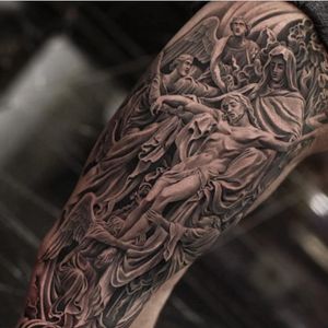 An elaborate depiction of Christ's crucifixion by Jun Cha (IG—juncha). #blackandgrey #Chirst #crucifixion #JunCha #realism #statuesque