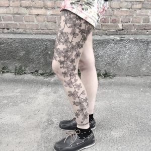 Floral leg sleeve by Mary Tereshchenko #darkartist #blackworkerssubmission #blxckink #blackwork #blacktattooart #botanicalart #plantillustration #floral #plant #botanical #legsleeve #btattooing #MaryTereshchenko