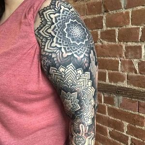 The mixture of bold lines, dots, and shading here exemplifies Nathan Mould's auteur style. #NathanMould #ornamental #sleeve #stippled