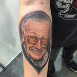 Stan Lee Tattoo by Rafinha Tatoo #stanlee #stanleetattoo #stanleetattoos #marvel #marveltattoo #marveltattoos #comictattoo #marvelcomics #portrait #portraitrealism #RafinhaTattoo