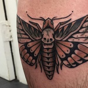 Close up of a great death's head moth tattoo. Tattoo by Aaron Breeze #AaronBreeze #neotraditional #traditional #LifeAndDeathTattoo #blackworker #deathheadmoth