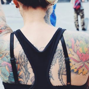 Colorful floral back piece #flowers #floral #colored #peony #TattooStreetStyle #StreetStyle