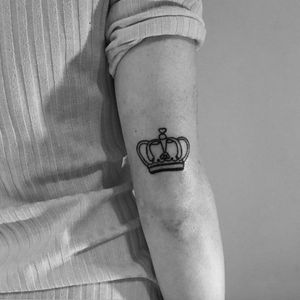 Awesome king crown linework #rottenkiwii #king #kingcrown #linework #simple #fineline