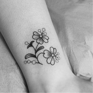 Cute tattoo by Armelle Stb #ArmelleStb #flower #floral #blackwork #blckwrk #engraving
