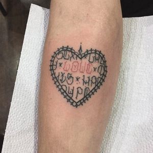 Tattoo por Brenda Tavares! #BrendaTavares #Minnietattoo #tatuadorasbrasileiras #heart #hearttattoo #coração #coraçãotattoo #love #lovetattoo
