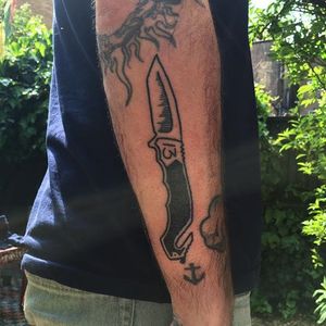 Hand poked Knife Tattoo by Grace Neutral #handpoked #handpokedknife #handpoke #handpokeartist #knife #blackworkknife #GraceNeutral