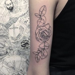Linework roses tattoo by Pablo Puentes #PabloPuentes #linework #blackwork #abstract #roses #rose