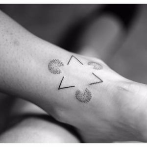 Geometric tattoo by Wsciekly Kot #WscieklyKot #handpoked #baltic #nordic #slavic #traditional #geometric #dotwork #blackwork #pattern