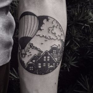 Tattoo por Marcus Sirtoli! #MarcusSirtoli #tatuadoresbrasileiros #tatuadoresdobrasil #tattoobr #Poá #blackwork#house #baloon #casa #balão