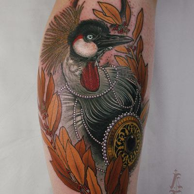 Grey crowned crane by Antony Flemming #AntonyFlemming #color #neotraditional #realism #realistic #hyperrealism #bird #crane #feathers #leaves #jewelry #pearls #nature #tattoooftheday