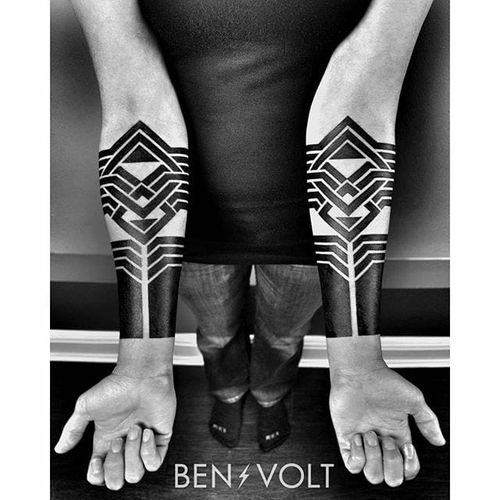 A killer set of matching forearm tattoos via Ben Volt (IG—benvolt). #BenVolt  #blackwork #Bold #forearm #negativespace