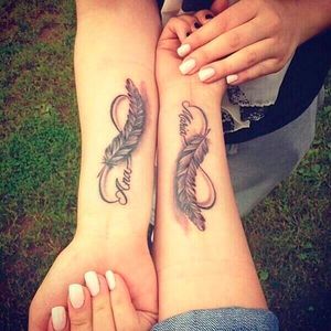 Get your sister's name with a meaningful symbol, Photo from Pinterest #sister #family #bestfriend #matchingtattoos #siblingtattoo #feather #infinity #nametattoo