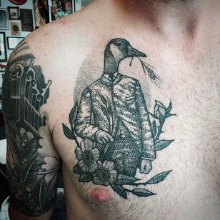 Tatuaje Dapper Goose por Karrie Arthurs @ThePaperweight #ThePaperWeight #KarrieArthurs #Black #Blackwork #Dotwork #Dapper #Goose #Blackbirdelectrictattoo