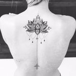 Tatuagem feita por Cabelo Tattoo! #CabeloTattoo #tatuadoresbrasileiros #flordelotus #lotusflower #fineline #dotwork #pontilhismo #unalome #delicate #delicatetattoo