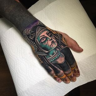 Tatuaje de monja oscura por Miguel Lepage