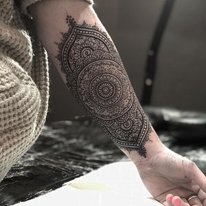 Ornamental pattern tattoo by Alex Bawn #AlexBawn #besttattoos #ornamental #pattern #mandala #floral #dotwork #pearl #filigree #linework #tattoooftheday