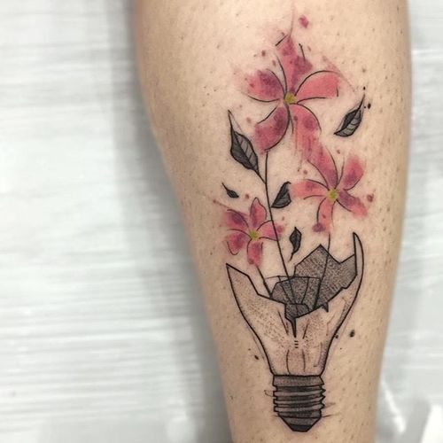Bulb Flower Tattoo by Felipe Mello #flower #lightbulb #watercolor #sketch #watercolorsketch #watercolorartist #brazilianartist #FelipeMello