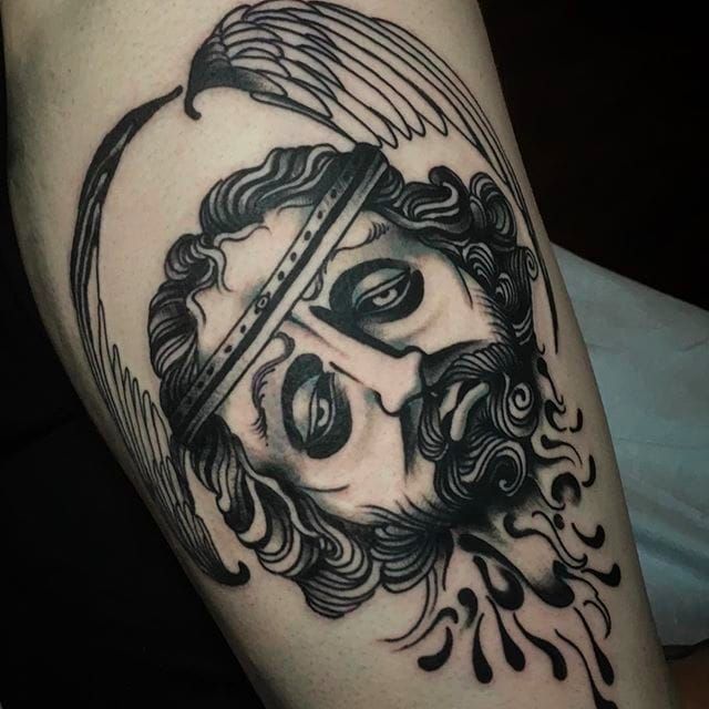 Cruel tatuaje negro con la cabeza cortada realizado por Aaron Harman.  #AaronHarman #NeoTradicional #SVNHOUSE #cabezacortada #blackwork