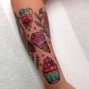 Dessert tattoo by Roberto Euán. #colorful #girly #sparkles #sparkly #glittery #pretty #RobertoEuan #goldlagrimas #cupcake #dessert
