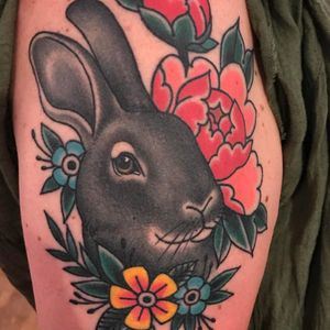 What a cute lil' bunny by Becca Genné-Bacon. (Via IG - beccagennebacon)
