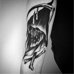 Tatuaje Grim Reaper por Matteo Al Denti #MatteoAlDenti #blackwork #grimreaper #bones