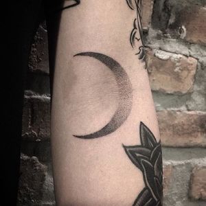 Dotwork tattoo by Kim HeyMin. #KimHeyMin #dotwork #fine #pointillism #crescent #crescentmoon #moon