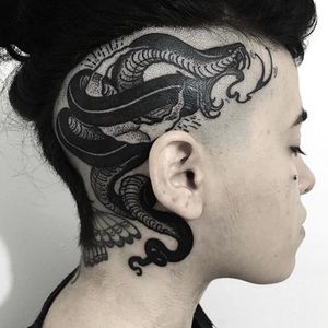 A dark, detailed snake winds around a client's scalp, by Erick Cuevas. (via IG—imtheraptor) #blackart #illustrative #blacktattoo #erickcuevas