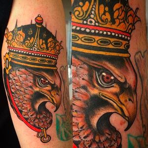 Awesome falcon head wearing a crown, clean solid work by Aaron Harman. #AaronHarman #NeoTraditional #SVNHOUSE #falcon #crown