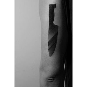Pointillism tattoo by Pawel Indulski. #PawelIndulski #pointillism #dotwork #geometric #negativespace #knife