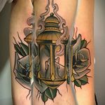 Neo Traditional Lantern Tattoo by Fulvio Vaccarone #lantern #neotraditional #neotraditionallantern #light #FulvioVaccarone