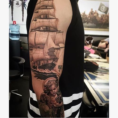 Black and grey sleeve via @juan_teyer #JuanTeyer #blackandgrey #ship #sleeve #nautical