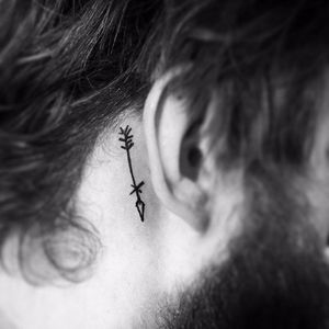 Doodle behind the ear tattoo. #doodle #primitivism #Funns #UK #behindtheear #arrow