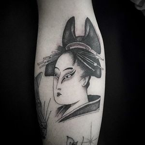 Geisha tattoo by Gabriele Cardosi #geisha #geishatattoo #singleneedle #singleneedletattoo #fineline #finelinetattoo #finelinetattoos #blackandgrey #GabrieleCardosi