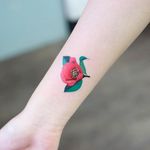 Poppy by Zihee (via IG-zihee_tattoo) #microtattoo #smalltattoo #femininetattoo #flowertattoo #watercolor #painterly #zihee