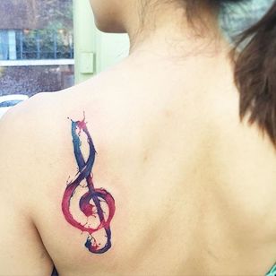 Tatuaje de la llave G de June Jung.  #acuarela #pinceladas #musica #key #gclef #JuneJung