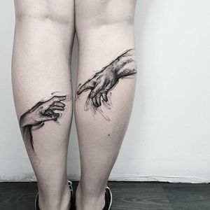 Split Michelangelo hands tattoo by Matteo Nangeroni #MatteoNangeroni #michelangelohands #michelangelo #sistinechapel #creationofadam #adam #god #hands #fineart #painting #art #sketch #graphic #split