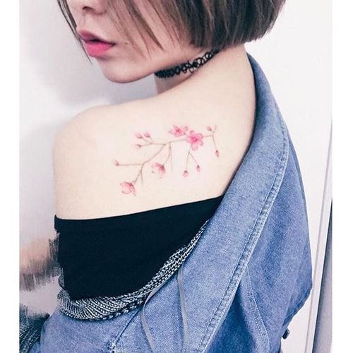 Pretty Sakura tattoo by Helen Xu via Instagram @helenxu_tattoo #floral #daintyflower #watercolor #watercolorpainting #watercolorart #sakura #linework #flowers