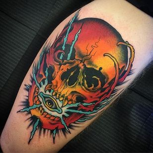 Tatuaje de calavera por Scott Garitson #skull #skulltattoo #neotraditional #neotraditionaltattoo #traditionaltattoo #traditional #fedtattoos #ScottGaritson