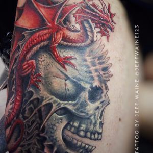 Tattoo por Jeff Waine! #JeffWaine #tatuadoresbrasileiros #tatuadoresdobrasil #tattoobr #SãoPaulo #dragon #dragão #skul #caveira #crânio