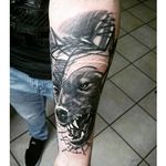 Alternative black and grey tattoo by Krzystof Sawicki. #KrzystofSawicki #blackandgrey #alternativ #sketch #wolf