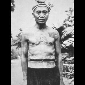 An awesome old photo of a heavily tattooed Paiwan man. #aboriginal #AncestralGlory #Paiwan #Taiwan #yifuchi