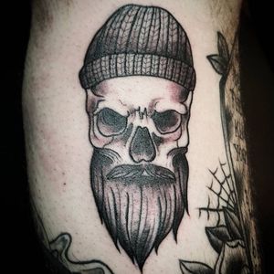 Black and grey bearded skull tattoo by Zoe Fraser #ZoeFraser #TheTattooedArms #skull #blackandgrey #beardedskull