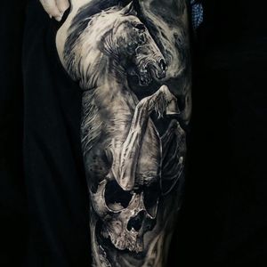 Collab tattoo by Jak Connolly and Stefano Alcantara #JakConnolly #StefanoAlcantara #cooltattoos #blackandgrey #realism #realistic #hyperrealism #horse #animal #skull #skeleton #death #nature #collab