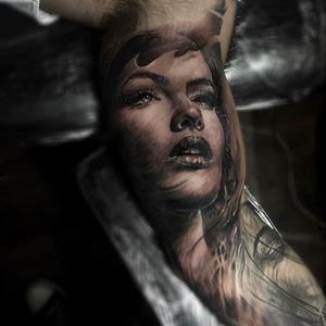 This incredible portrait tattoo looks so clean.  #JakConnolly #art #jakconnollyart #portrait #girl